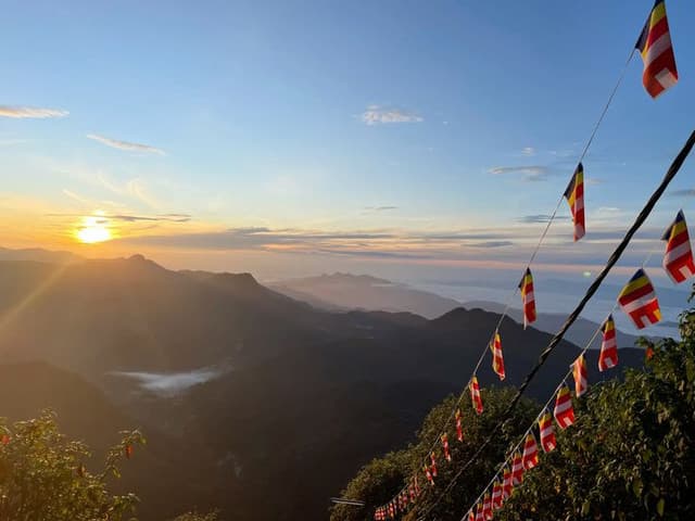 Adam's Peak - Sri Pada : A Sacred Summit in Sri Lanka - Photo 3