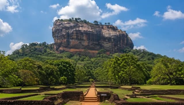 Sigiriya Rock Fortress Climb – Explore Sri Lanka’s Ancient UNESCO Heritage Site 6