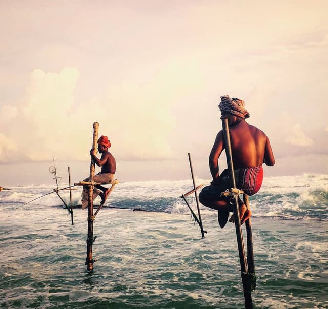 Stilt Fishing in Sri Lanka: The Art of Balancing Tradition and Ocean Life - Photo 4