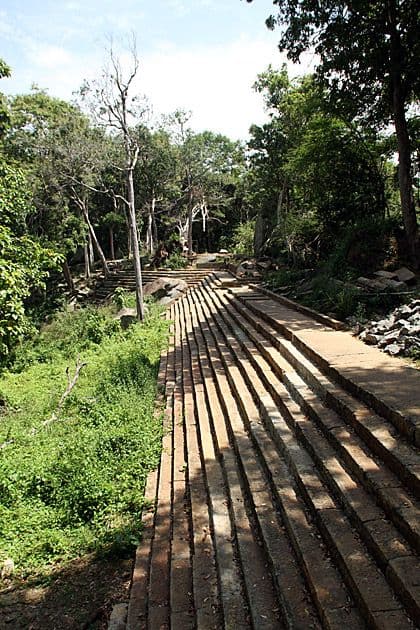 Ritigala Buddhist Monastery Sri Lanka - Ancient Ruins & Sacred Forest - Photo 3