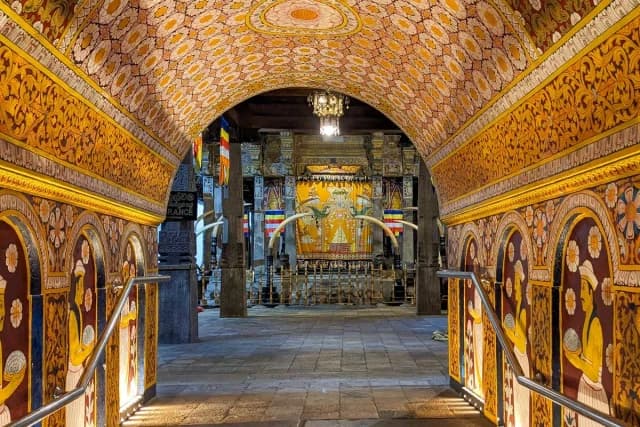 Temple of the Sacred Tooth Relic – Kandy - Photo 3