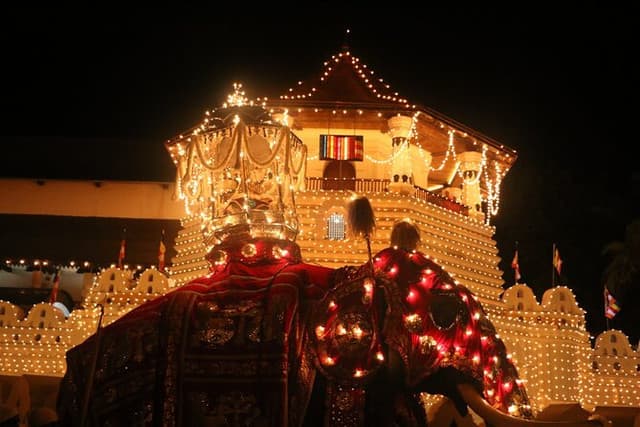 Temple of the Sacred Tooth Relic – Kandy - Photo 7