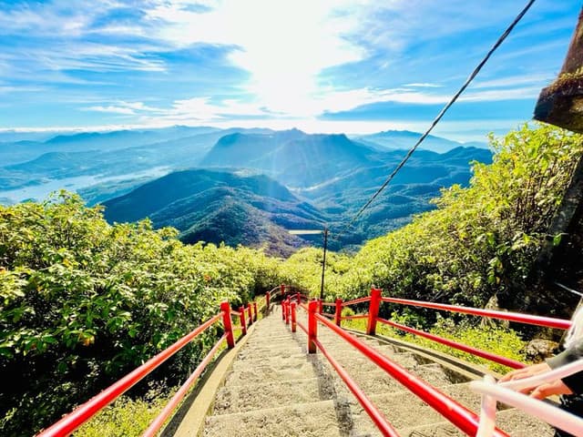 Adam's Peak - Sri Pada : A Sacred Summit in Sri Lanka - Photo 2