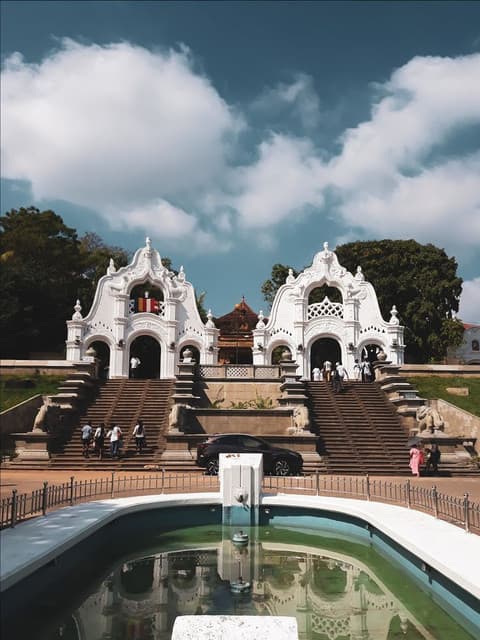 Kelaniya Temple: A Journey Through Time, Art, and Devotion