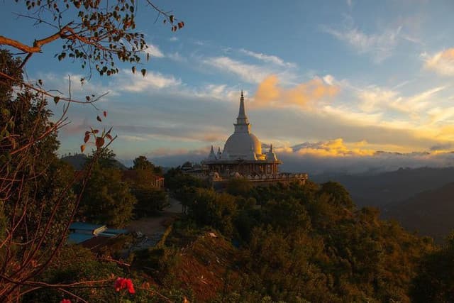 Mahamevnawa Buddhist Monastery – A Serene Spiritual Retreat in Sri Lanka’s Hill Country - Photo 1